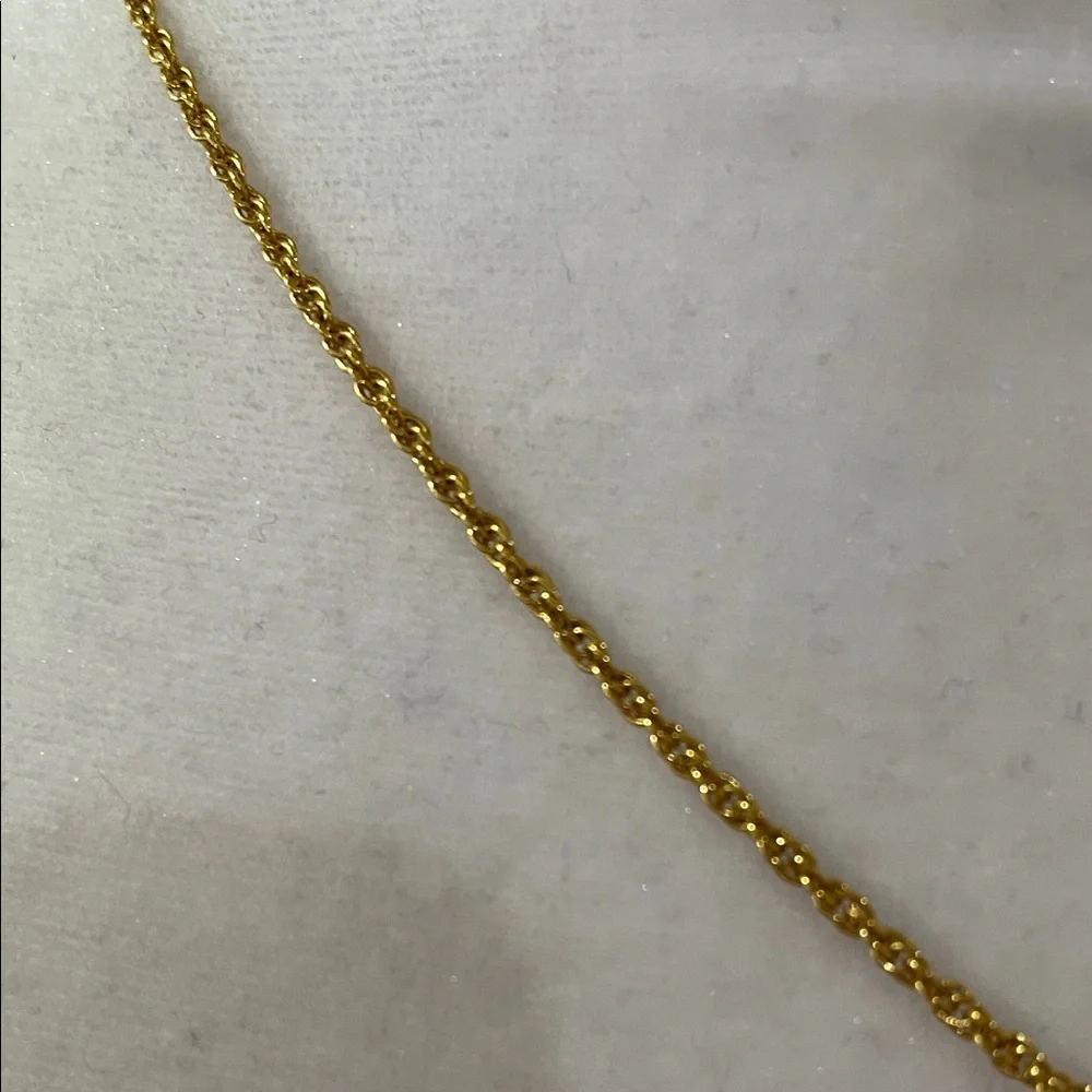 🌸Nina Ricci Gold Necklace